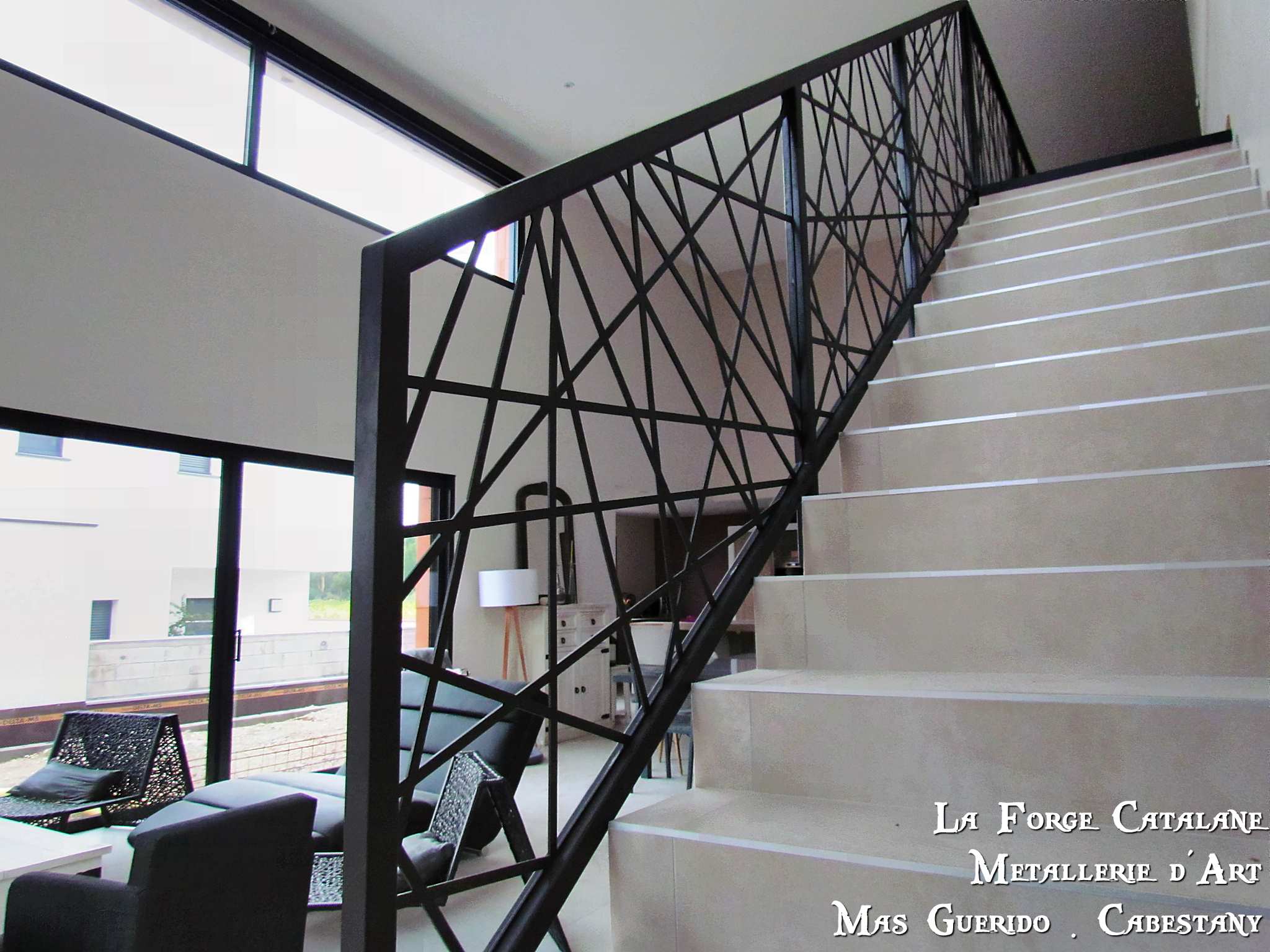 Rampant et garde corps interieur decoupe laser fils entrecroise forge catalane 2.jpg